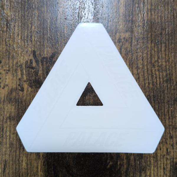 【ST-9】Palace Tri-Ferg Skateboard Sticker パレス スケートボード ステッカー ホワイト●状態新品●カラーホワイト（クリアタイプ）●サイズ縦9cm×横9cm※稀に折れ、印刷ミス、粘着汚れがある場合があります。