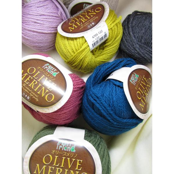 メリノウールを使ったストレートヤーン。当店人気商品。値段もお手頃、しかも安心のハマナカ製。おすすめです！当店人気商品！メリノウールを使用　安心のハマナカ製　おすすめです　素材　ウール　100％　(メリノウールを使用）　重さ・長さ　40ｇ　約...