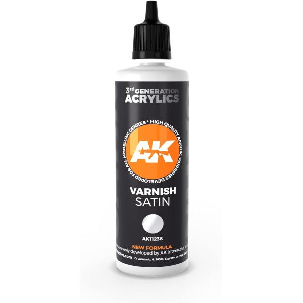 フィギュアや車両の仕上げ用の半光沢トップコート。筆塗りできます。エアブラシで塗布する場合は、AK11500 アクリル シンナーで希釈してください。内容量：100ml