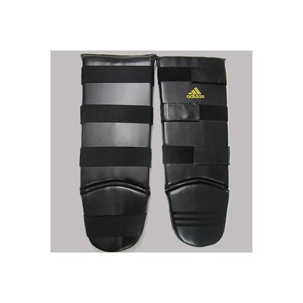 adidas シンガード レガース JAPANモデル ムエタイ、キック、空手用のレガース5センチ幅の3本のベルクロでズレを防ぎます。フォームは2重構造で吸収力をアップしました。材質：EVA,EPE左右セットの価格です。サイズは大きめです。