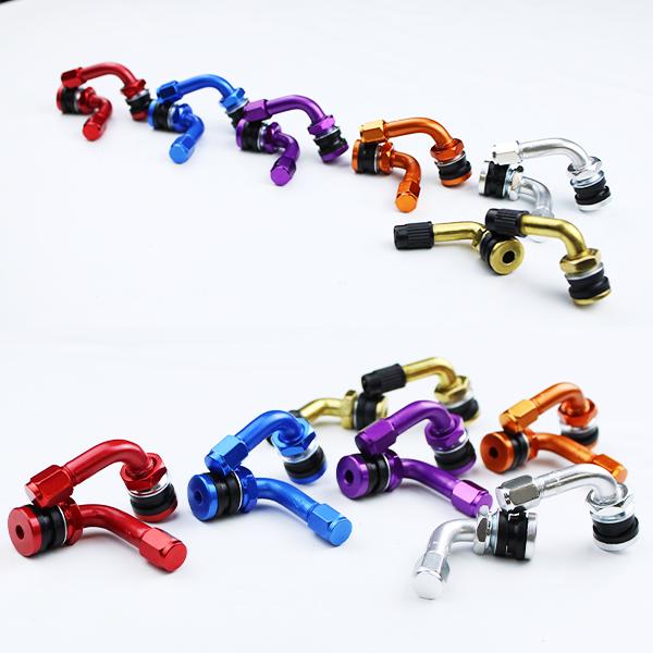 エアバルブが外向きに付いているから四輪用のエアゲージでもチャックが簡単にはまります。高性能バイク 車 その他クランプインバルブです。サイズが適合する場合は普通車装着可能です。国産バイク 国内外 カワサキ ドゥカティ BMW その他 普通車な...