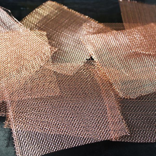 銅メッシュの10枚販売 サイズ:約7.5*7.5cmプラスチック 溶接機 棒 純正エアロ 割れないエアロ 補修 PPなど純正エアロ バイク 外装 純ベタ や コケて 割れて しまった カウル などに！溶接ハンダこて【https://stor...