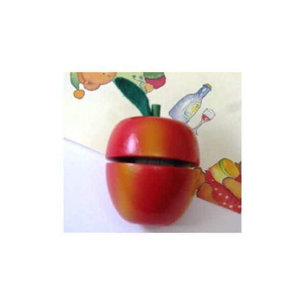 おままごとあそびにつかう「りんご」のかたちをした木のおもちゃです。※セット内容：りんご×１個です。２つに切れます。※与える目安：２歳前後※サイズW60×D60×H70（簡易パッケージ）重量：58g（パッケージ含む）