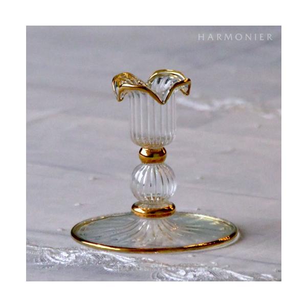 伝統的なエジプトガラスのエキゾチックでラグジュアリなテーパーキャンドルホルダー。お花の様にかわいらしいデザインで、上品なクリアとゴールドカラーです。一つ一つハンドメイドで作られた、繊細で高級感のある美しいガラスで、食卓やインテリアを特別な雰...