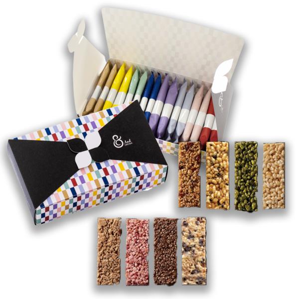 &amp;OKOSHI全8種類を詰め合わせた、アソートセット。今までにない軽やかな食感にこだわり抜いて、吟味した素材が織りなす上品なフレーバーを、つまみやすいスティックスタイルに仕上げています。内容量：1箱(16個入：アーモンドキャラメル、...