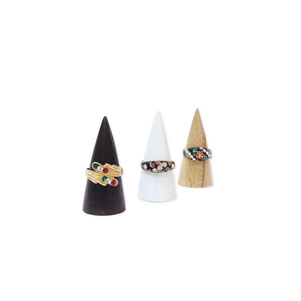 《素材》◇木《サイズ》◇外寸全体　サイズW 25mm D25mm H50mm　手彫の為、サイズに個体差がございます。上記は大体の目安です。　《カラー》◇ナチュラル　ダークブラウン　ホワイトハンドメイドの優しい風合いが特徴のリングディスプレイ...