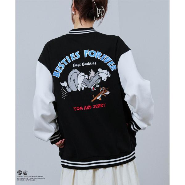 「トムとジェリー」のバック刺繍スタジャン。カラーは、ブラック・ネイビーの2色展開です。■デザインバックにインパクトのある「トム」と「ジェリー」をサガラ刺繍を施しています。リブラインの効いたトレンド感のあるアイテム。■ポイント毛玉が出来にくい...