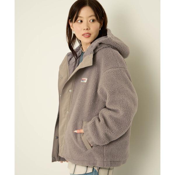 「CONVERSE」から、ボアジャケットの登場です。カラーは、アイボリー・ダークピンク・モカの3色展開です。■デザインふわふわのボア素材が季節感たっぷりのフードジャケット。前立てやポケット口を布帛で切り替えることで、カジュアルすぎず価値観の...