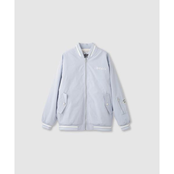 ライン入りのリブと前後に施されたロゴプリントがアクセントになった、トレンド感のあるオーバーサイズブルゾンです。カラーは、ブラック・サックス・ベージュの3色展開です。■デザイン人気のスタジャンテイストで、羽織るだけで今っぽいシルエットが完成し...