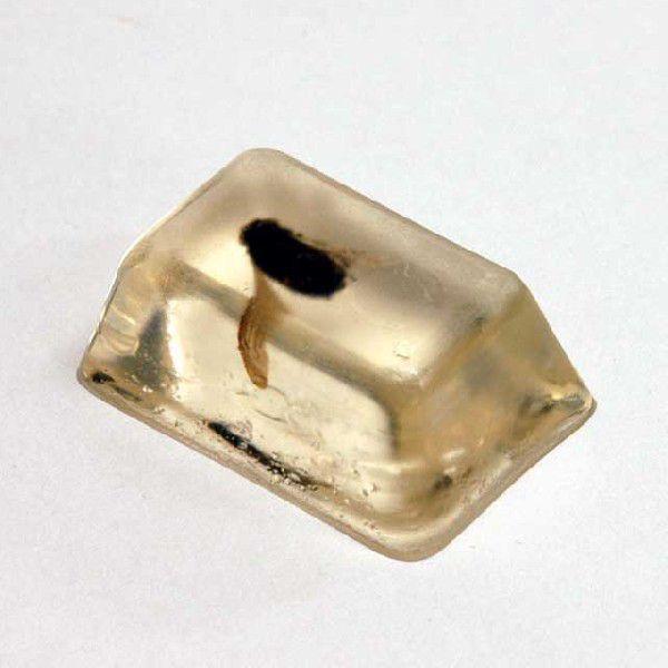 中に虫の入ったイミテーションの氷です!!　本物の氷と混ぜて使うのも面白い！