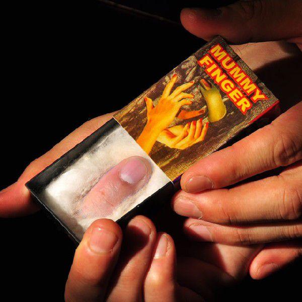 箱に入ったリアルな指が動き出す！いたずら小道具の古典的トリック。