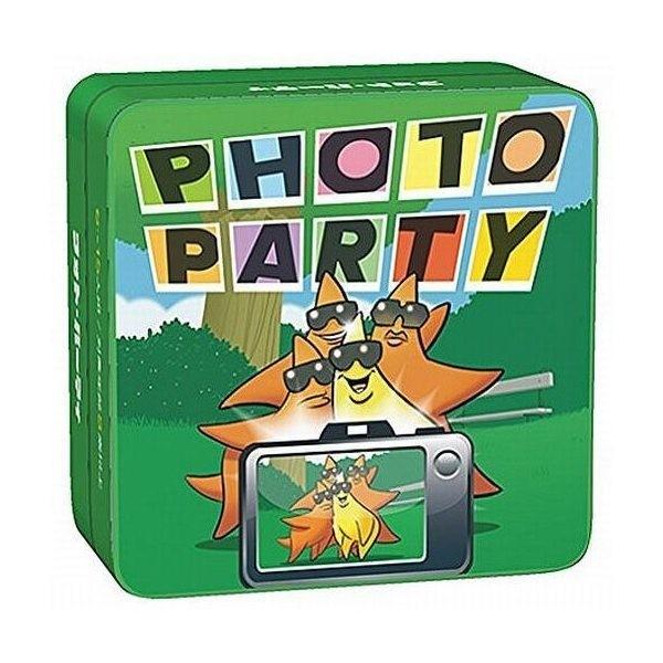 『フォト・パーティー』は、実際のカメラを使い、みんなで遊びながら記念撮影ができる画期的なパーティーゲームです。※このゲームをプレイするためにはデジタルカメラ（またはカメラ機能付き携帯電話など）が必要です。