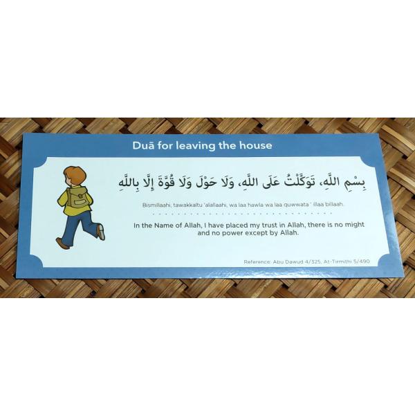 アラビア語が書かれたステッカーです。アラビア文字とラテン文字転写、そして英訳文が書かれています。Bismillaahi , tawakkaltu ' alallaahi , wa laa hawla quwwata illaa billaa...