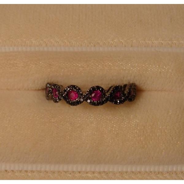 R798:K18WG（黒メッキ仕上） ルビー ブラックダイヤ リング （＃13強