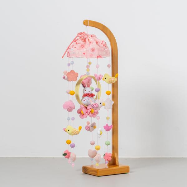 お雛様と一緒に飾れる可愛い吊るし雛です。ひな人形に添えて飾ってお部屋を華やかに演出できます。※手作り品のため、模様の出方など写真と若干異なる場合がございます。あらかじめご了承ください。【つるし雛について】江戸時代において、高価な雛飾りを購入...