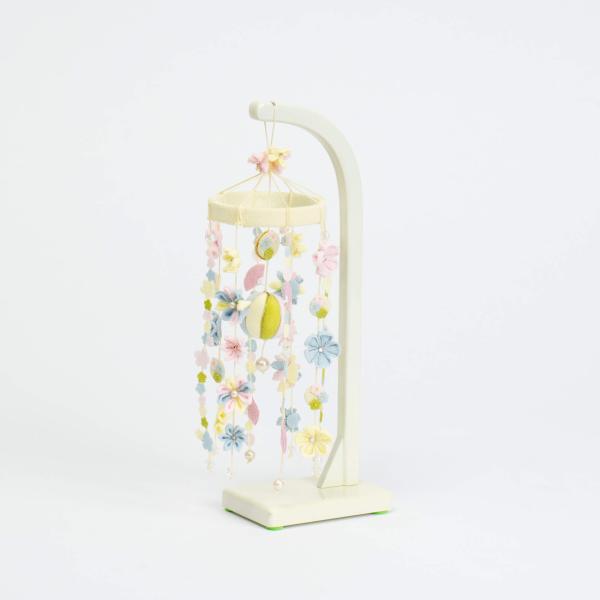 お雛様と一緒に飾れる可愛い吊るし雛です。ひな人形に添えて飾ってお部屋を華やかに演出できます。※手作り品のため、模様の出方など写真と若干異なる場合がございます。あらかじめご了承ください。【つるし雛について】江戸時代において、高価な雛飾りを購入...