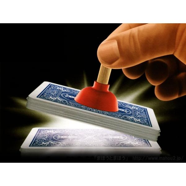 トイレのスッポン（ラバーカップ）でカードを当てる！？カードに吸いつく魔法の吸盤！簡単にできて超不思議な大傑作カードマジックです。・メーカー：Tenyo　・解説書：Tenyoお買物ガイドデータ(難易度表記：簡1→2→3→4→5難)テクニック：...