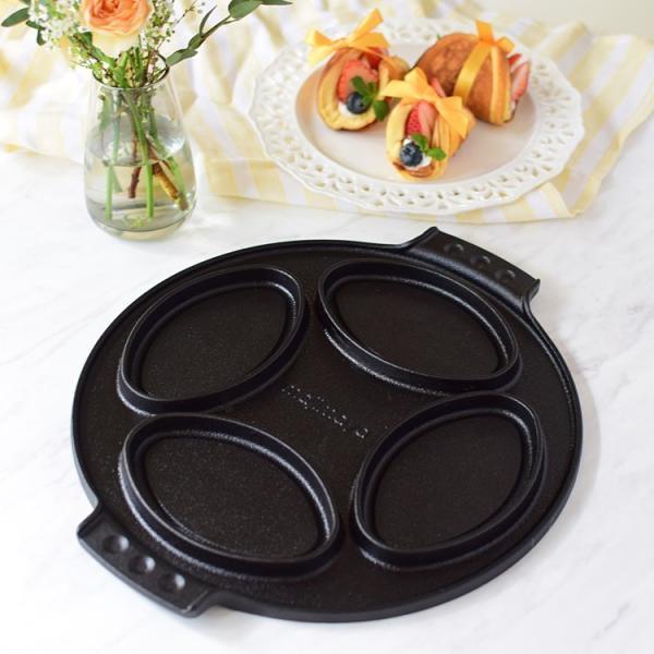 {商品詳細}昔懐かしいふんわりジャパニーズワッフルが焼ける馬嶋屋オリジナルの型。{商品仕様}材質：鉄鋳物（IH使用可能）サイズ外寸（約）：308×270×16.7mmサイズ内寸（約）：122×75×11mm製造国：中国{関連キーワード}ジャ...