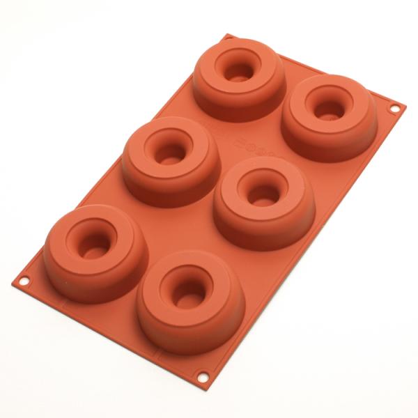 ｛ご購入前のご注意｝使い初めはぬるま湯につけ中性洗剤で洗い、十分すすいでから乾燥させて下さい。表面に必ず油脂を塗ってからご利用ください。直火には使用できませんのでご注意ください。型内で直に切り分けたり、取り出しに刃物を使用しないで下さい。使...