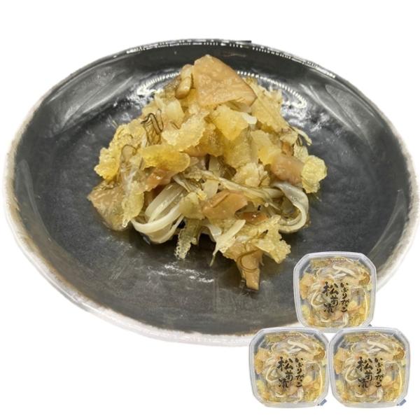 いぶりがっこ松前漬80g×3です。秋田のいぶりがっこを使用しており特有の燻製香があり松前漬との相性も抜群！いぶりがっこのパリポリとした食感がクセになる味わいです。手製で混ぜ合わせているので美味しさ満点！！イカや昆布が贅沢に使用されています。...