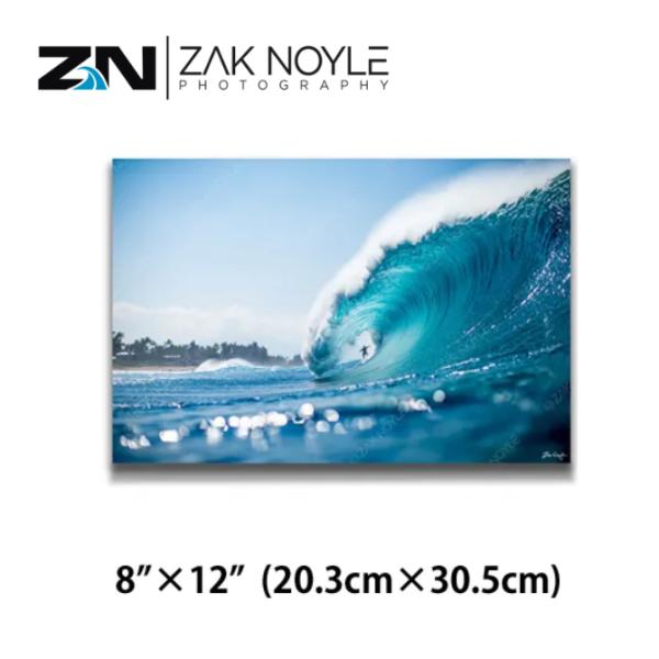 Zak Noyle（ザックノイル）のアルミニウムプリント 【 BACK DOOR  】ザック・ノイルは、ハワイ・オアフ島をベースに活動している水中フォトグラファー。ハワイ生まれのロコで海が大好きなアーティスト。莫大な時間を水の中で過ごし、偉...