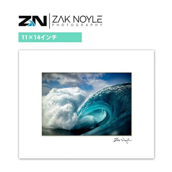 ハワイ、オアフ島をベースにするサーフ・フォトグラファー、ザック・ノイル。莫大な時間を水の中で過ごし、偉大なる海の素晴らしさをドラマティックかつ芸術的に表現し続けています。広い海原のスウェルの上を踊る太陽の光、海の質感や形、色をユニークな視点...