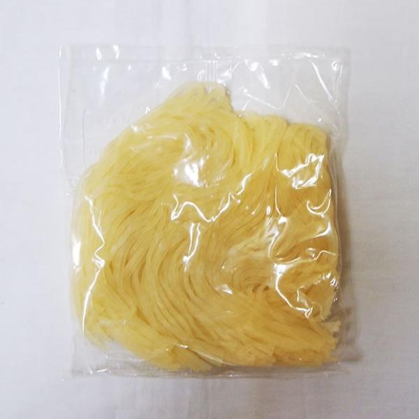 業務用の盛岡冷麺。1人前用！トマトなどの野菜やキムチなどをトッピング。焼肉によく合います。※スープは付属していません。 賞味期限：１ヶ月以上保証・・・・・・・・・・・・・・・・・・・・・・・・・・・・・・・・・ 温度区分：ドライ品 原材料：...