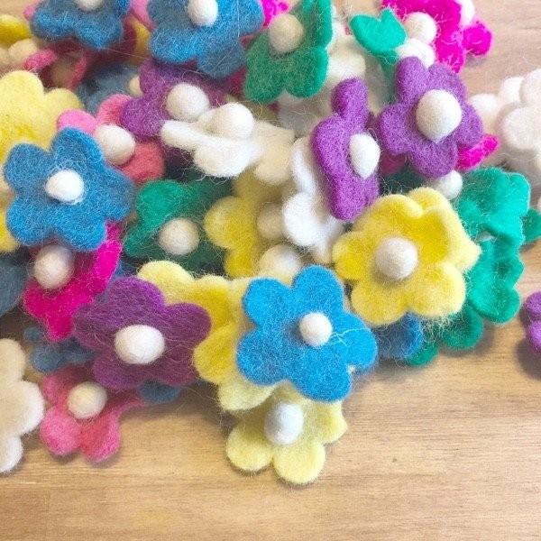 メール便可 ネパール製カラフル羊毛フェルトパーツフェルトボールフェルトお花パーツ30個セットハンドメイドボンボンパーツフェルトオーナメント N25set Makiras 通販 Yahoo ショッピング