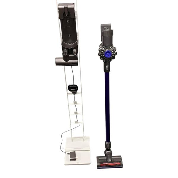 ■Dyson ダイソン DC62 コードレス掃除機 本体 充電スタンド 電源ケーブル ブラシ付 動作確認済 使用感あり2492711