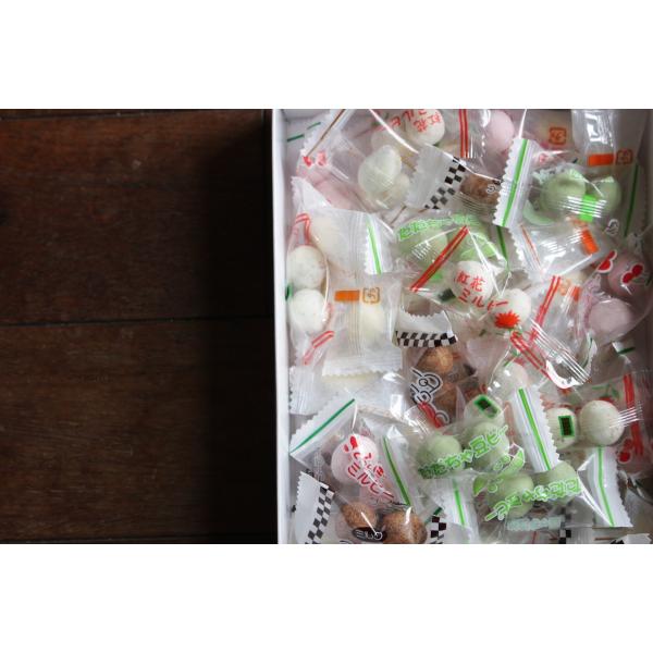 7種類のお味が詰まった人気の箱詰め♪老若男女から喜ばれているお味は箱は紅花の挿絵が入った包装紙でお包み致します。ご希望がございましたら、「のし」もお付けします。内容●ミルクアーモンド  ●ゆずアーモンド     ●チーズアーモンド  ●紅花...