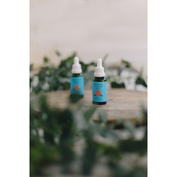 ※2025年秋に収穫した椿の実の椿油です。☆コールドプレス椿オイル 30ml☆渥美半島に自生する藪椿の実を手選別し、天日乾燥後、非加熱で低温圧搾し、活性炭フィルターで精製した貴重なローヴァージンピュアオイルです。加熱処理や溶剤を使用しないた...