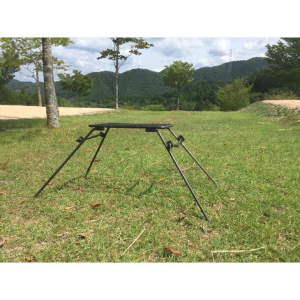 焚き火台・キャンプやBBQでガンガン使える焚き火台です。・13mmの丸棒で作成しています。・ダッジを載せてもステーキを焼いてもOKです。・つや消し黒塗装仕上げですが、直接火の当たる部分は塗装が焼け落ちます。 仕様:・寸法：五徳部分20×45...
