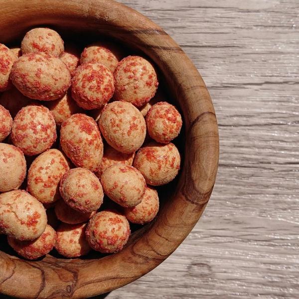 落花生に明太子の粉末を巻き込んだ、おつまみにも最適な豆菓子です。ビールとの相性もばっちりです。 今では、明太子と言えば"博多"　博多と言えば"明太子"はあたりまえですが、明太子の発祥は韓国の釜山だと言われています。■大豆・乳を含む製品と共通...