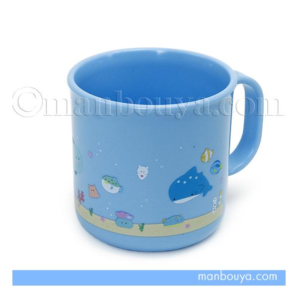 ゆるい雰囲気がかわいい、エールさんのつぶらな瞳の水族館シリーズ。かわいい海の生き物がいっぱいの、プラスチック製持ち手付きコップ。電子レンジ、食器洗浄機、乾燥機ともに対応しています。歯磨きコップや給食用として、幼稚園や保育園・小学校の入園入学...