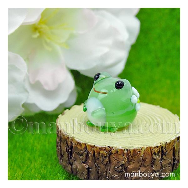カエルカップル　ガラス細工　ミニチュア カエルグッズ ガラス細工 ミニチュア 置物 かわいい カエルと傘
