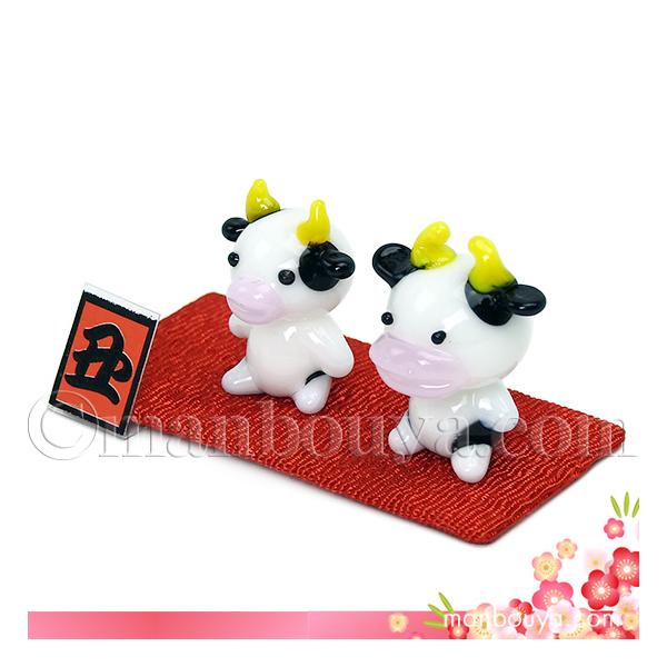 干支の置物 丑 ウシ ガラス細工 ミニチュア 雑貨 正月飾り 十二支 親子