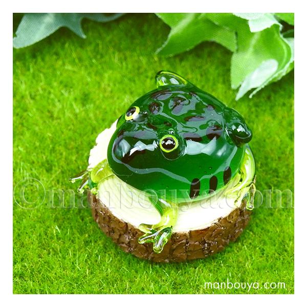 カエル　置物　ボヘミアンカットガラス リアル カエル グッズ 置物 ガラス細工 ミニチュア 雑貨
