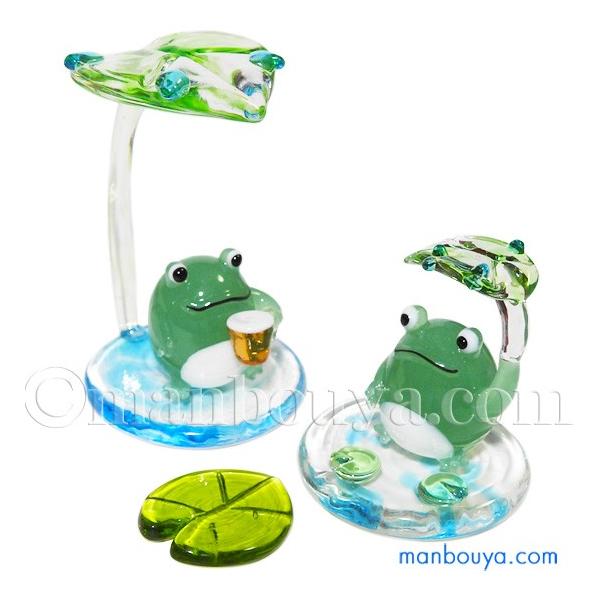 カエル 雑貨 置物 ガラス細工 セット ミニチュア グラススクエア 雨を