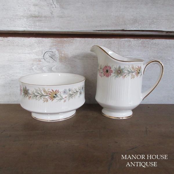 1313sc  イギリス製 PARAGON パラゴン ベリンダ クリーマー ミルクジャグ シュガーボウル ヴィンテージ雑貨 英国 tablewareイギリスより入荷致しましたヴィンテージ雑貨　英国製  PARAGON(パラゴン)のシュガーボ...