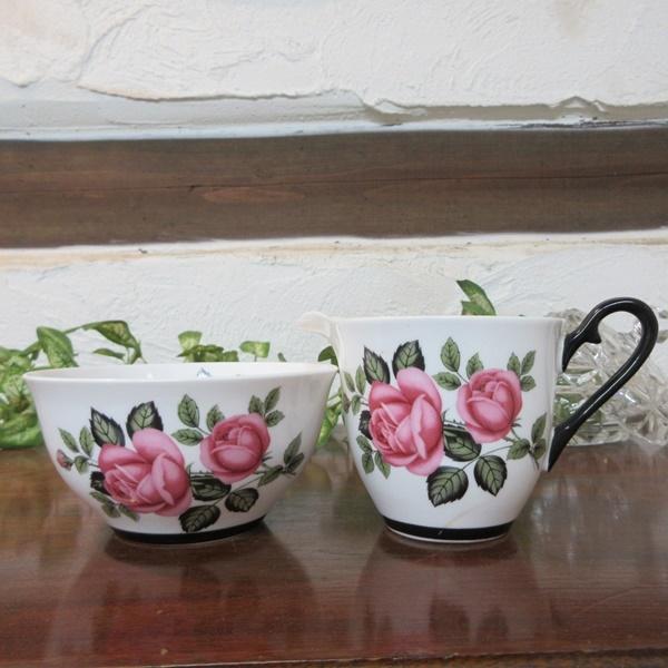 1464sb  イギリス製 ウィンザー陶器 シュガーボウル＆クリーマー 茶器 ヴィンテージ雑貨  tablewareイギリスより入荷致しましたヴィンテージ雑貨　英国製 ウィンザー陶器(CWS)のシュガーボウル＆クリーマーです。シュガーボウル...