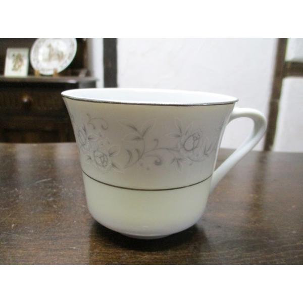 1562f 日本製 プラチナローズ コーヒーカップ ディスプレイ イギリス 英国 里帰り品 キッチン雑貨 tablewareイギリスより入荷致しましたキッチン雑貨　日本製コーヒーカップです。“PLATINUM ROSE”パターンの落ち着いた...