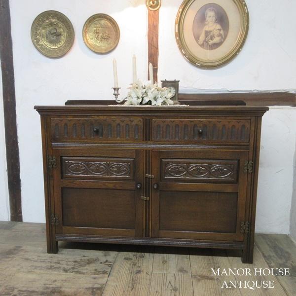 英国アンティークサイドボード（キャビネット）