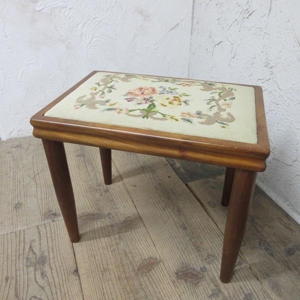 イギリス アンティーク 家具 スツール 椅子 チェア 刺繍 花模様 6807b イギリス アンティーク 家具 スツール 椅子 チェア 刺繍 花模様 6807b