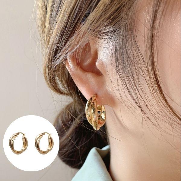 上品なデザインのフープピアス。普段使いからパーティー等華やかな場所にも最適です。大切な人へのプレゼントにも大変喜ばれます。金属アレルギーは、人によって、程度が異なりますので、その点ご検討のうえ、ご購入をお願いいたします。■ ご注意・ご使用の...