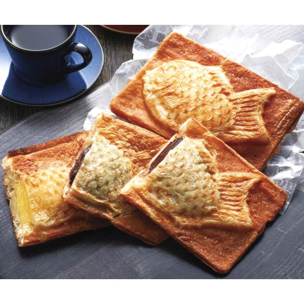 外はサクサク、中はしっとり柔らかい3種の味が楽しめるクロワッサン鯛焼き。丸2日間熟成させたクロワッサン生地を、27層に重ねて焼き上げることで、しっとり感と風味を引きだしました。オーブンで軽く温めていただくと、よりサクっとした食感をお楽しみい...