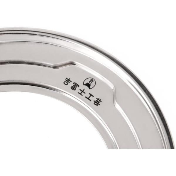 吉冨士工芸のせいろ用蒸し板は、竹せいろ・中華せいろを鍋の上で安定して使用するための専用プレートです。お手持ちの鍋やフライパンにのせるだけで、簡単にせいろ調理ができ、蒸し器を新たに用意する必要がありません。素材にはステンレスを使用しており、耐...