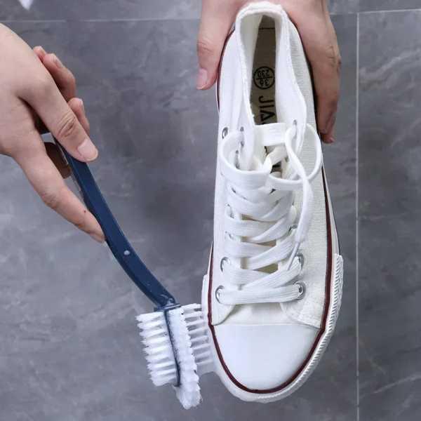 Hignに関係する化学物質:なしブラシ材料:RUBBERモデル番号:shoe brushハンドルの材質:プラスチック起源:Cn (原点)Cn:Guangdongタイプ:靴磨き用のブラシ