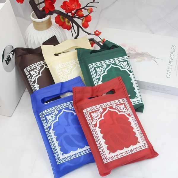 特徴： 快適で穏やかな礼拝体験を実現するコットン生地を使用したイスラム教徒の祈りマットで、祈りの優雅さと精神性を体験してください。 この祈りマットはお手入れが簡単で、実用的で美しいです。 家庭、モスク、または旅行中に使用するこのイスラムの祈...