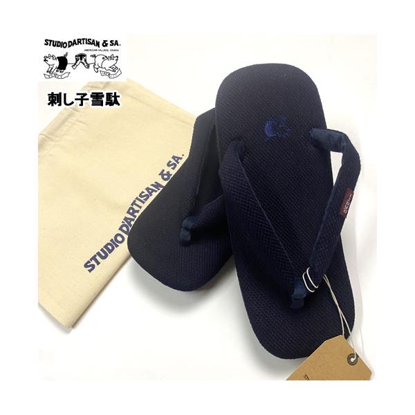 日本の伝統の履物、雪駄をダルチザンが大和工房とタッグを組んだ。本来雪駄には左右は無いものの、アレンジしたスタイルで花緒の位置を左右にずらすことで小指が雪駄に収まります。 小指が擦れることなく安全で、よりサンダルライクな履き方ができます。天然...