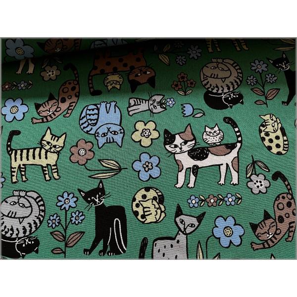 綿８５％ 麻１５％　綿麻キャンバス。コットン＋リネン混紡生地。地色はグリーン。プリントのサイズ感は中〜大。ねこ柄は最大で７.７×８.５ｃｍ。バッグやポーチ、小物、インテリアに。約１１０ｃｍ巾。（商用利用可）綿麻は水通し後、少々縮みます。また...